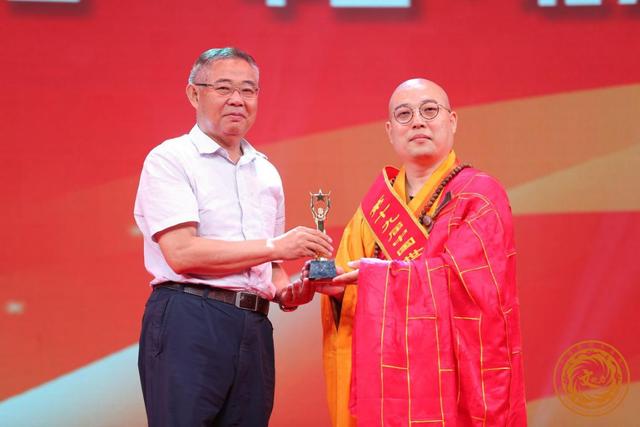 释净义法师作为宗教界代表出席中国世纪大采风年度总结表彰大会